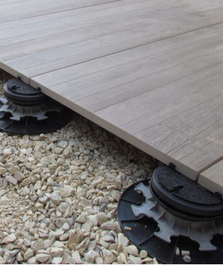 plot autonivelant pour mise en situation terrasse