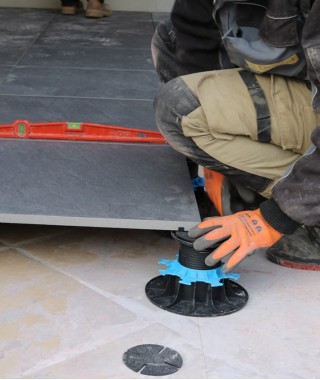 Les plots réglables jouplast HD 50-80mm pour terrasse