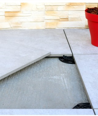 les plots réglables pour terrasse Essentiel Jouplast