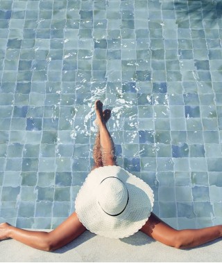 Carrelage extérieur piscine et terrasse Spa&Pools Sky Blue Equipe