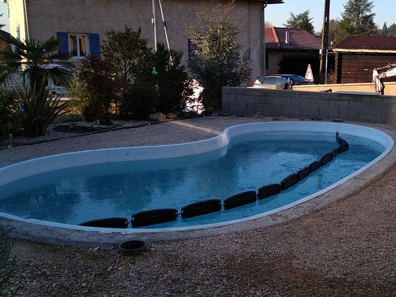 image ain carrelages piscine forme haricot avant